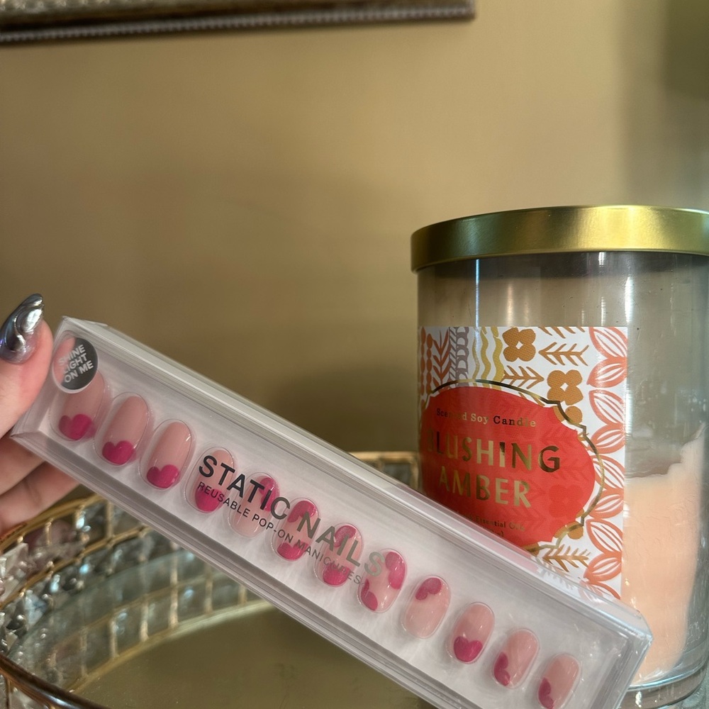 Static Nails Reusable Press-On Nails - Velvet Hearts